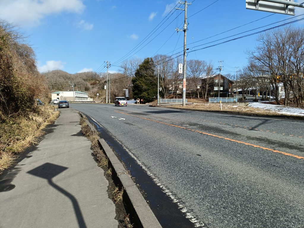 しらかし台入口ゼブラゾーン